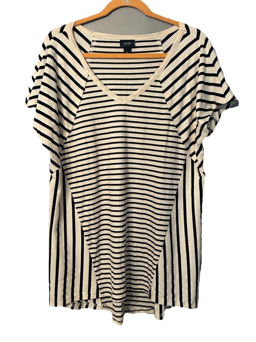 Daytrip Black & White Striped V-Neck Stretch Ribbed Top Women’s Size XL
